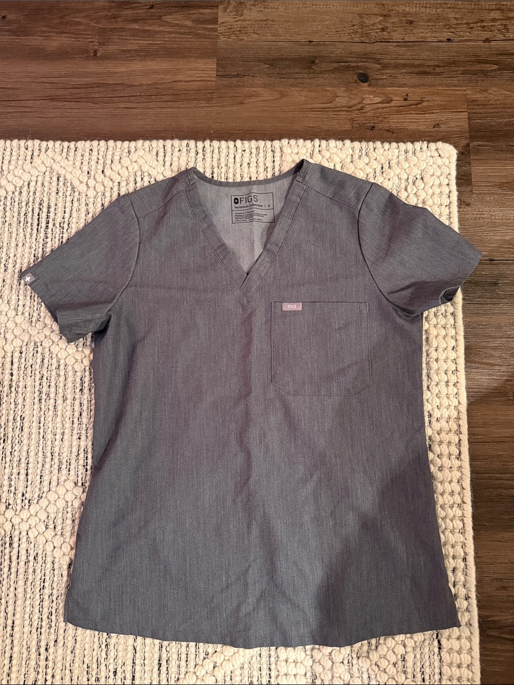 Figs Women’s Charcoal Gray V-Neck Scrub Top - Small